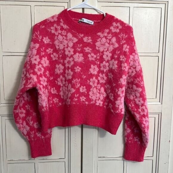 Zara size small bright pink floral cropped sweater - Picture 1 of 3
